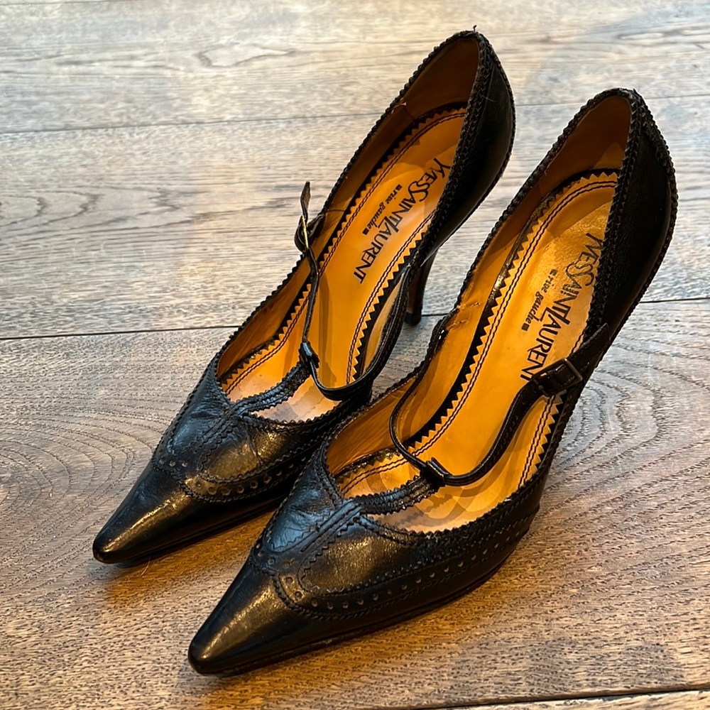 Yves Saint Laurent spectator pumps. Eu 39.